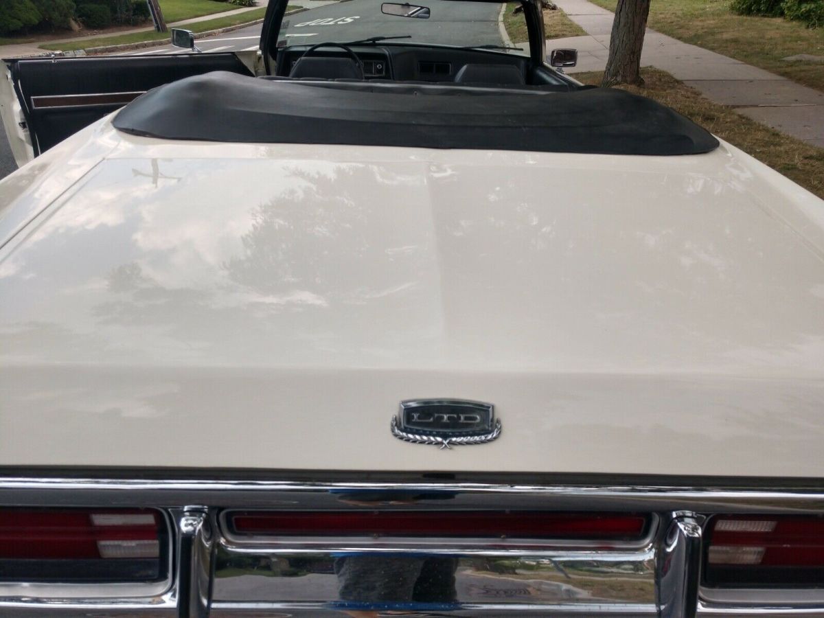 1972 White Ford LTD Convertible