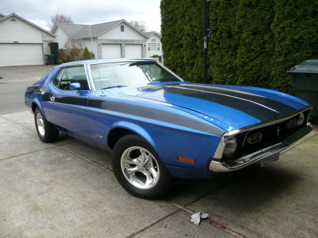 19720000 Blue Ford Mustang Sedan