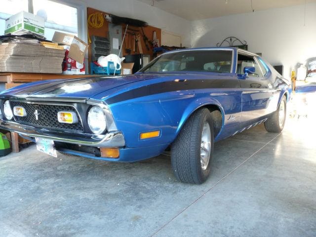 19720000 Blue Ford Mustang Sedan
