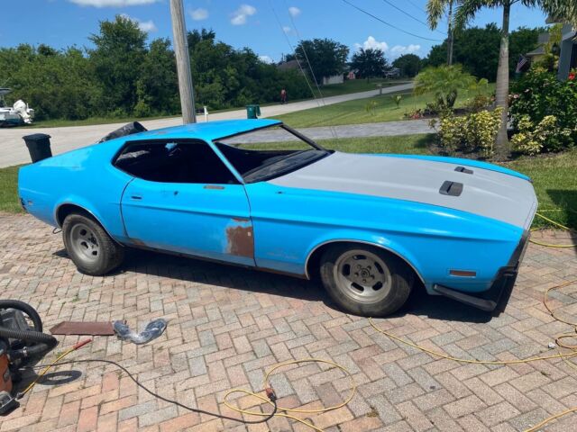 1972 Blue Ford Mustang