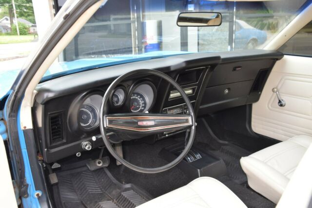 1972 blue Ford Mustang