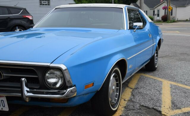 1972 blue Ford Mustang