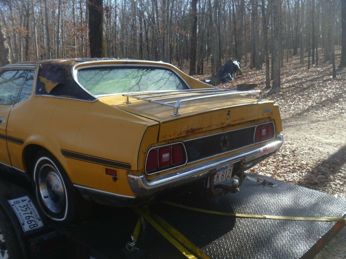 1972 Yellow Ford Mustang Hard top
