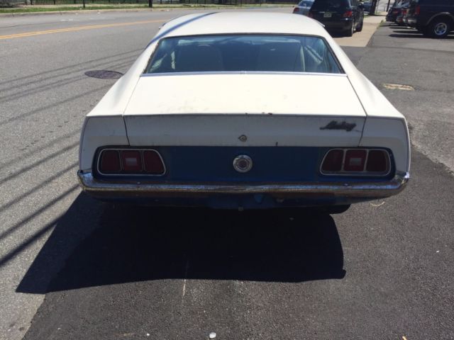 1972 White Ford Mustang