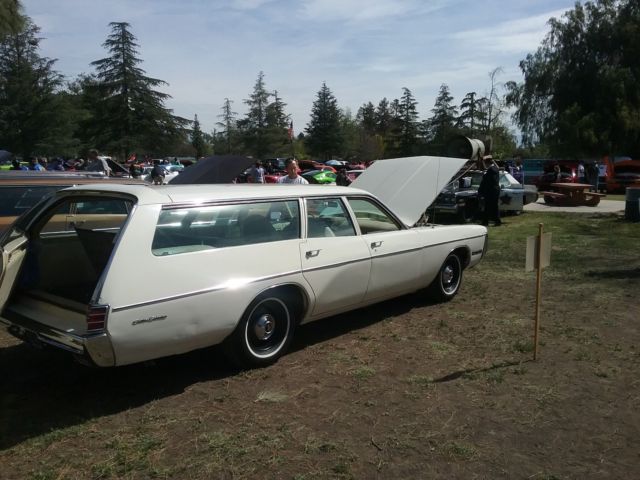 1972 White Plymouth Fury Wagon