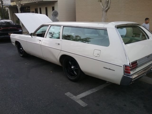 1972 White Plymouth Fury Wagon