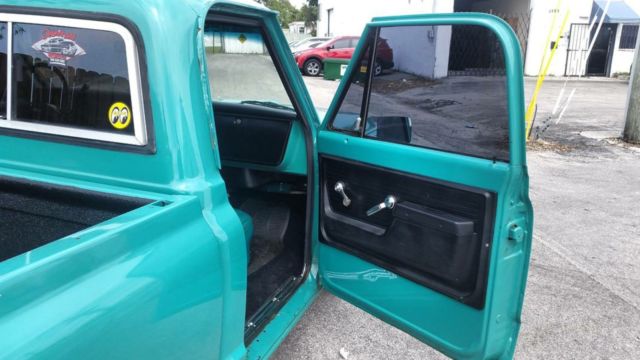 1972 White GMC 1500 Standard Cab Pickup