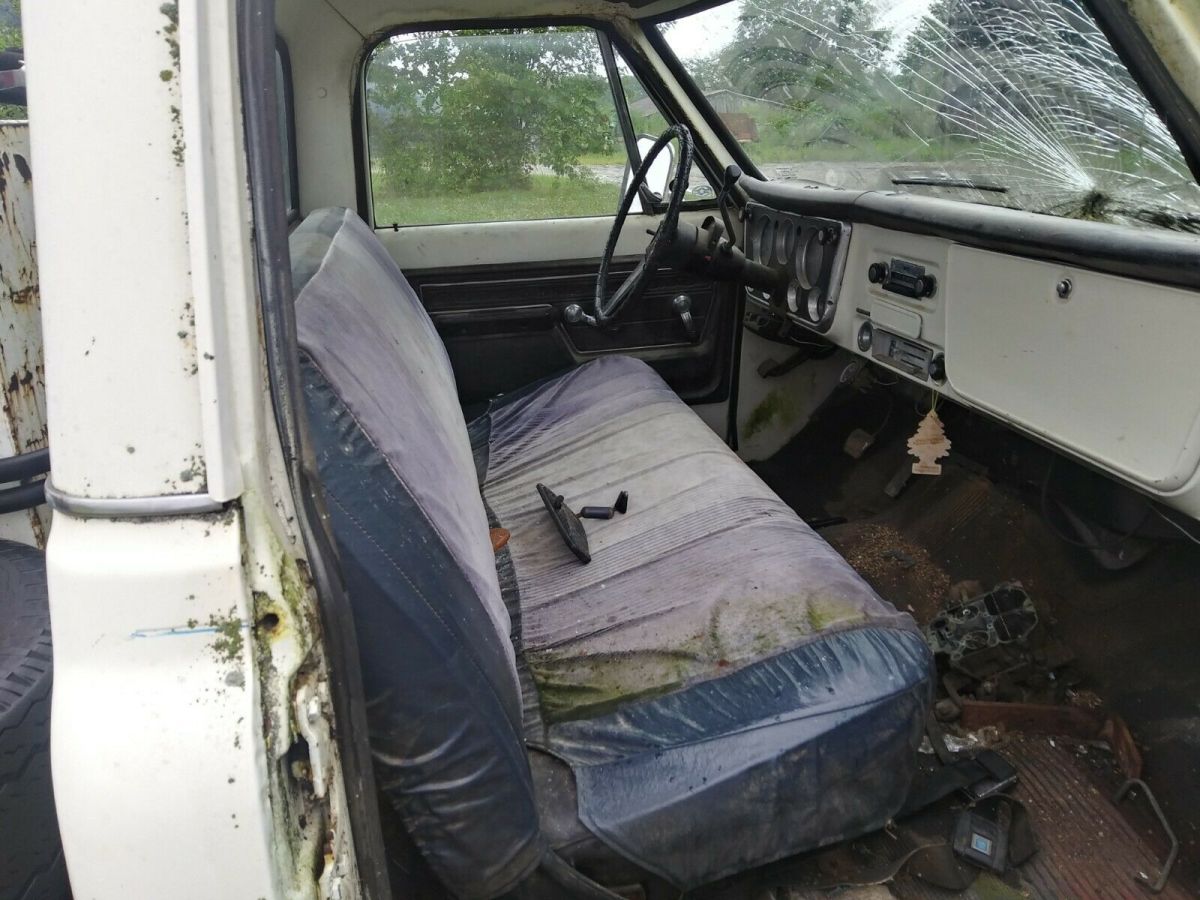 1972 GMC C2500 Standard Cab Pickup