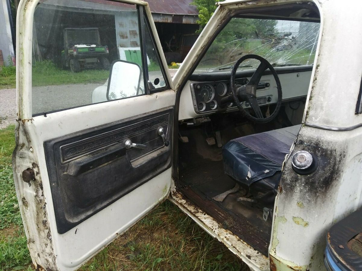 1972 GMC C2500 Standard Cab Pickup