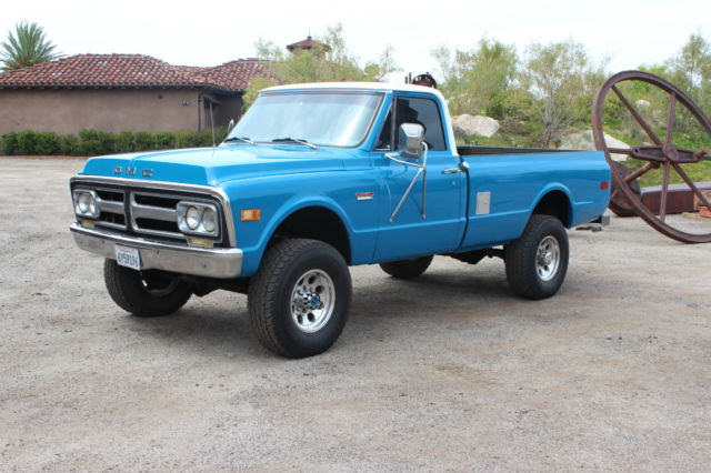 1972 Blue & White GMC Sierra 2500 Long Bed Pickup