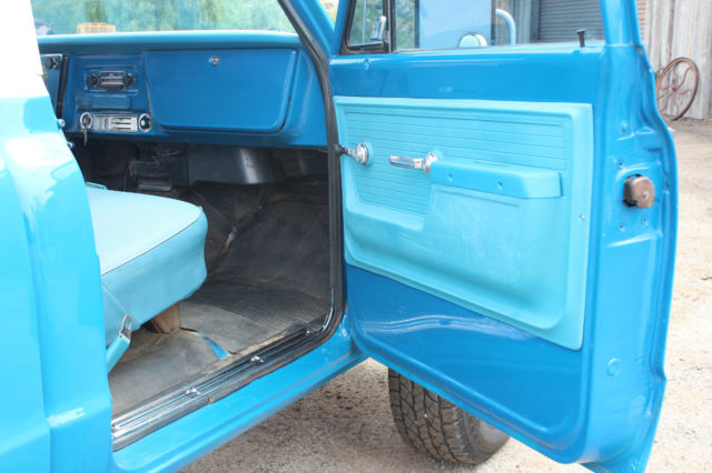 1972 Blue & White GMC Sierra 2500 Long Bed Pickup