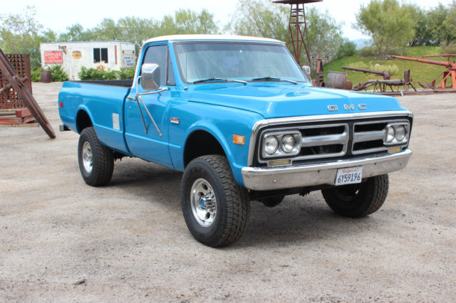 1972 Blue & White GMC Sierra 2500 Long Bed Pickup