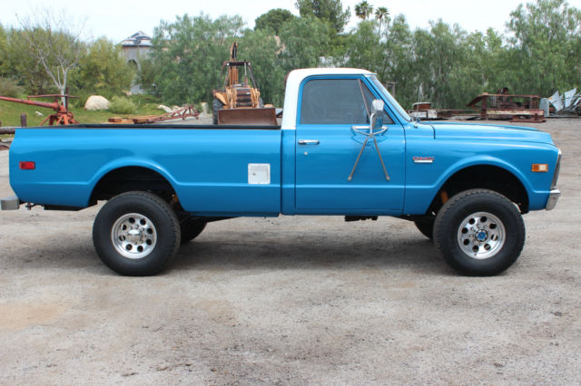 1972 Blue & White GMC Sierra 2500 Long Bed Pickup