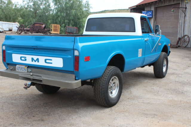 1972 Blue & White GMC Sierra 2500 Long Bed Pickup