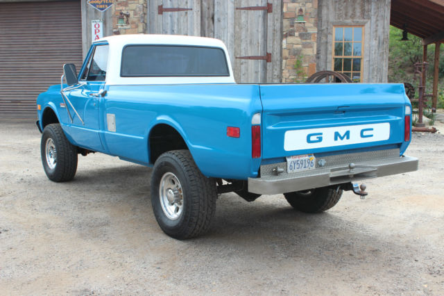 1972 Blue & White GMC Sierra 2500 Long Bed Pickup