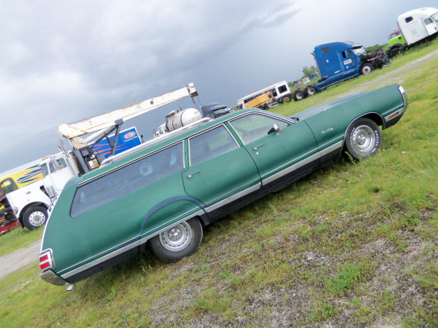 1972 Green Chrysler Town &- Country Wagon