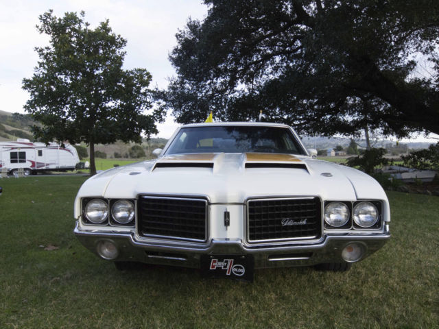 1972 White Oldsmobile 442 Coupe