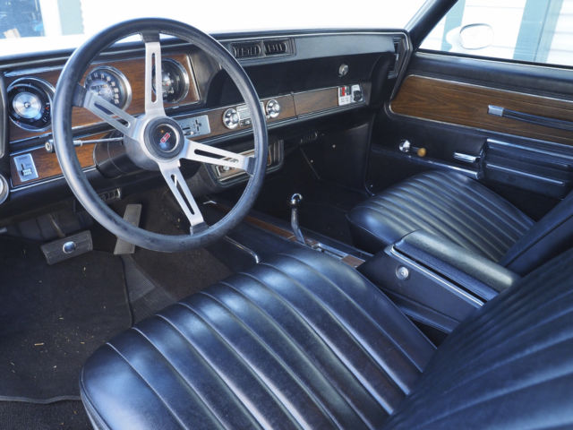 1972 White Oldsmobile 442 Coupe