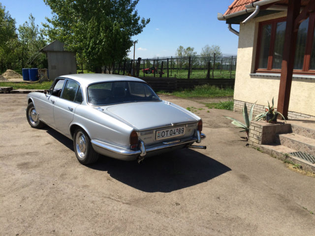 1972 Silver-metal Jaguar XJ6 U/K