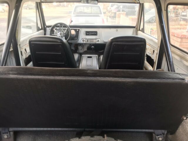 1972 White Chevrolet Blazer SUV