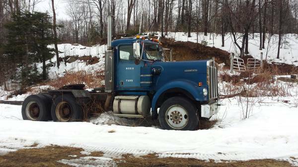 1972 Blue Ford Kenworth Cab & Chassis