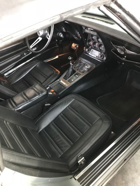 1972 Silver Chevrolet Corvette