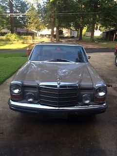 1972 Gray Mercedes-Benz 200-Series Coupe