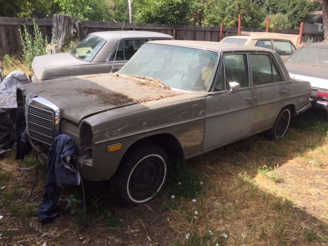 1972 Brown Mercedes-Benz 200-Series Sedan