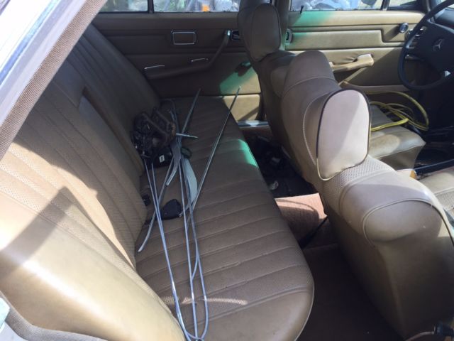 1972 Brown Mercedes-Benz 200-Series Sedan