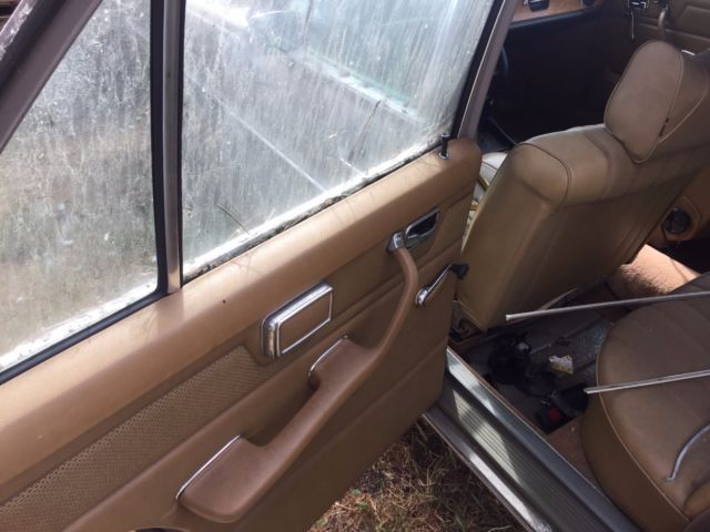 1972 Brown Mercedes-Benz 200-Series Sedan