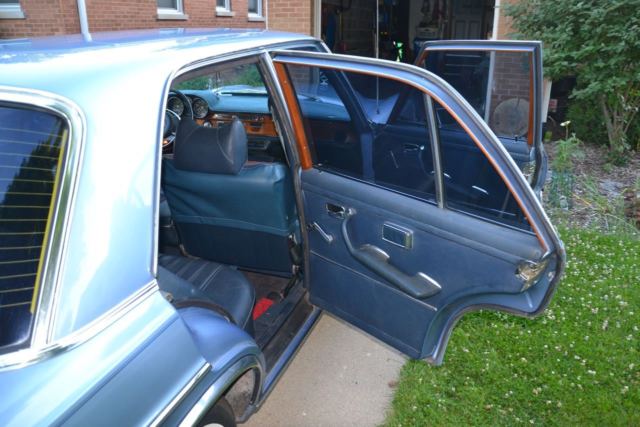 1972 Mercedes-Benz 200-Series