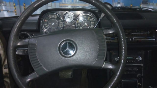 1972 White Mercedes-Benz 200-Series Convertible