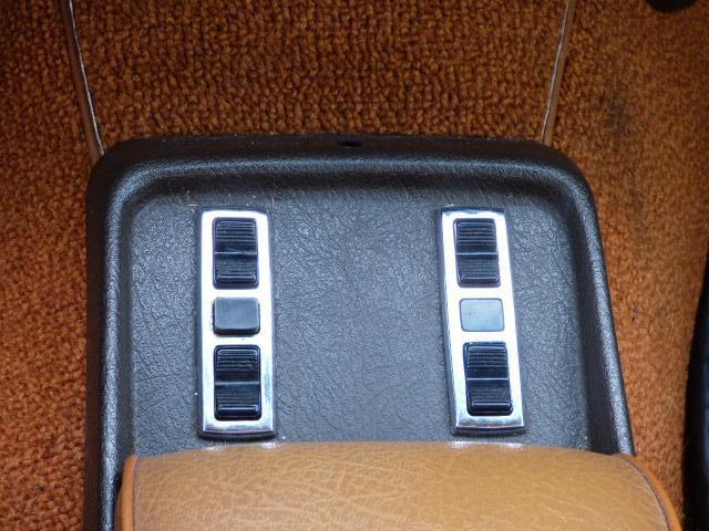 1972 Red Mercedes-Benz 200-Series 4dr Car