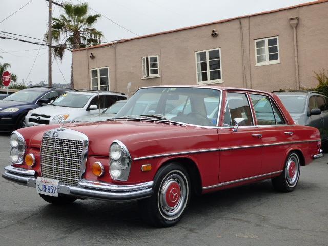 1972 Red Mercedes-Benz 200-Series 4dr Car