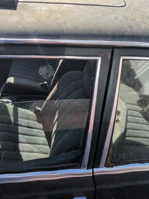 1972 Green Mercedes-Benz 200-Series Sedan