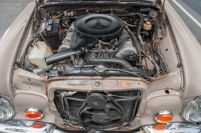 1972 Gray Mercedes-Benz 200-Series Sedan