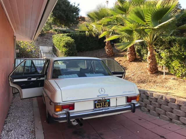 1972 Tan Mercedes-Benz 220 Sedan