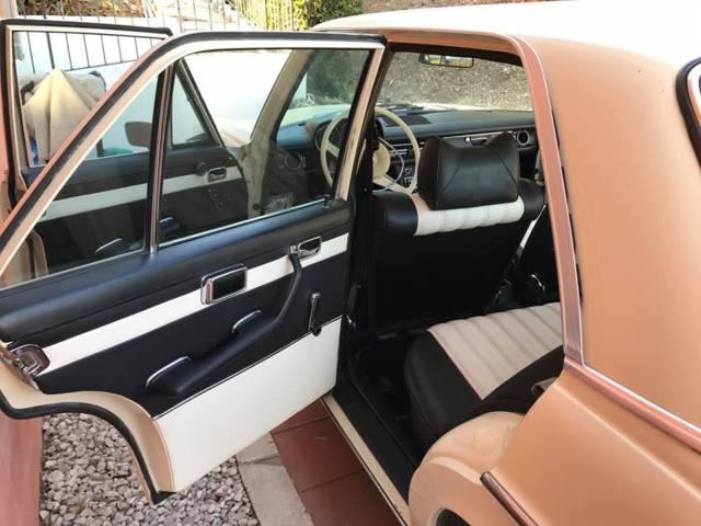1972 Tan Mercedes-Benz 220 Sedan