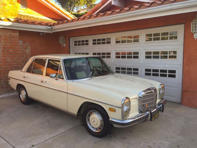 1972 Tan Mercedes-Benz 220 Sedan