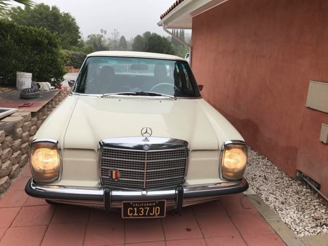 1972 Tan Mercedes-Benz 220 Sedan