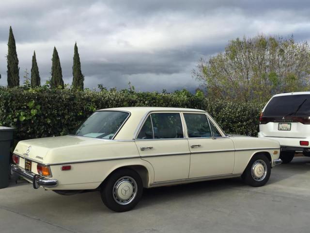 1972 Tan Mercedes-Benz 220 Sedan