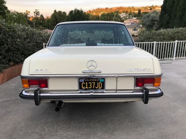 1972 Tan Mercedes-Benz 220 Sedan