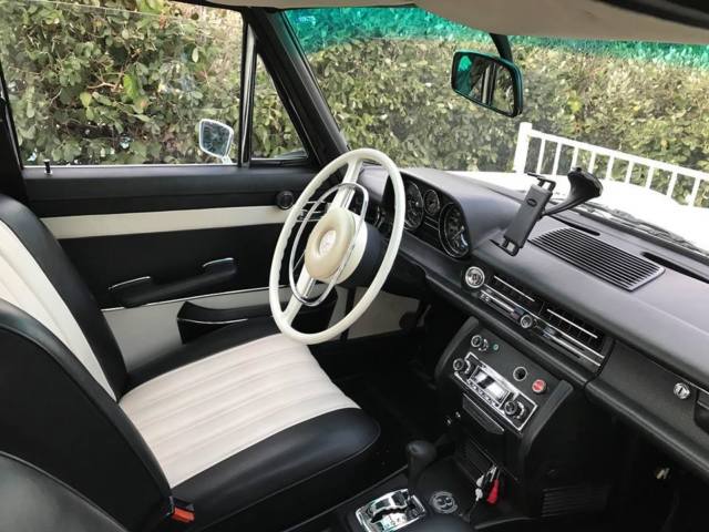 1972 Tan Mercedes-Benz 220 Sedan