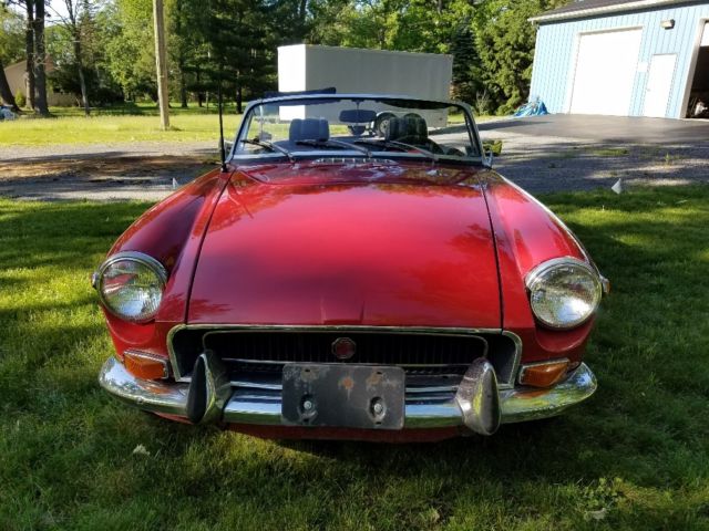 1972 Red MG MGB Convertible
