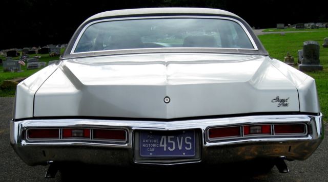 1972 Pewter Silver Metallic Pontiac Grand Prix Coupe