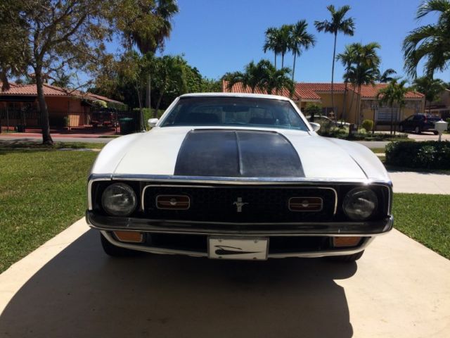 1972 White Ford Mustang Coupe