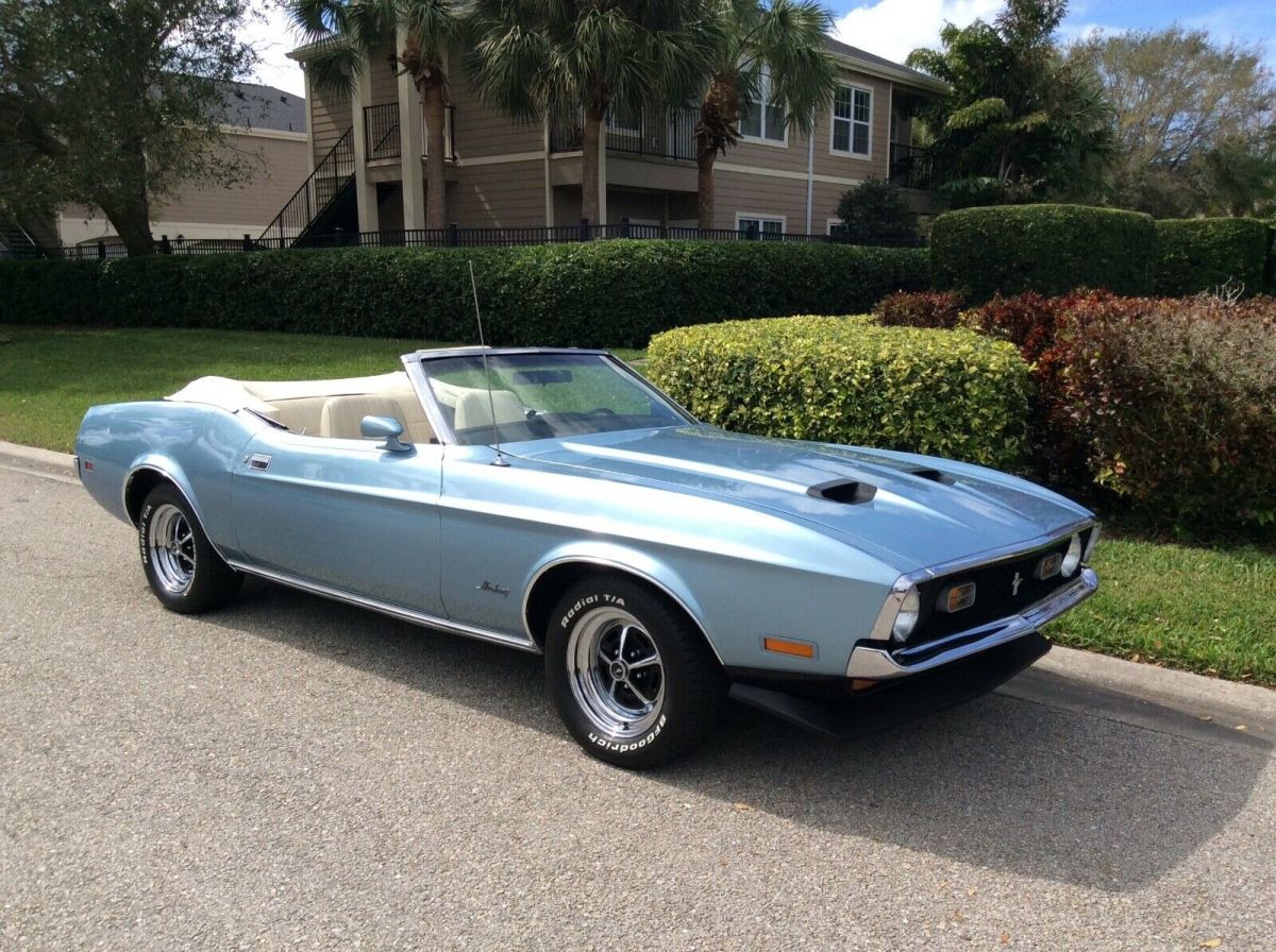 1972 Blue Ford Mustang