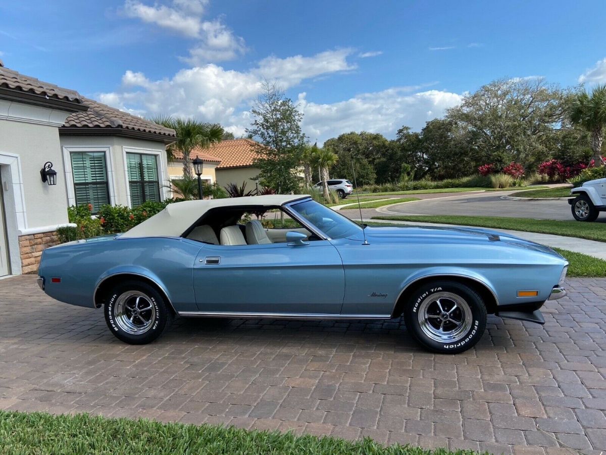 1972 Blue Ford Mustang