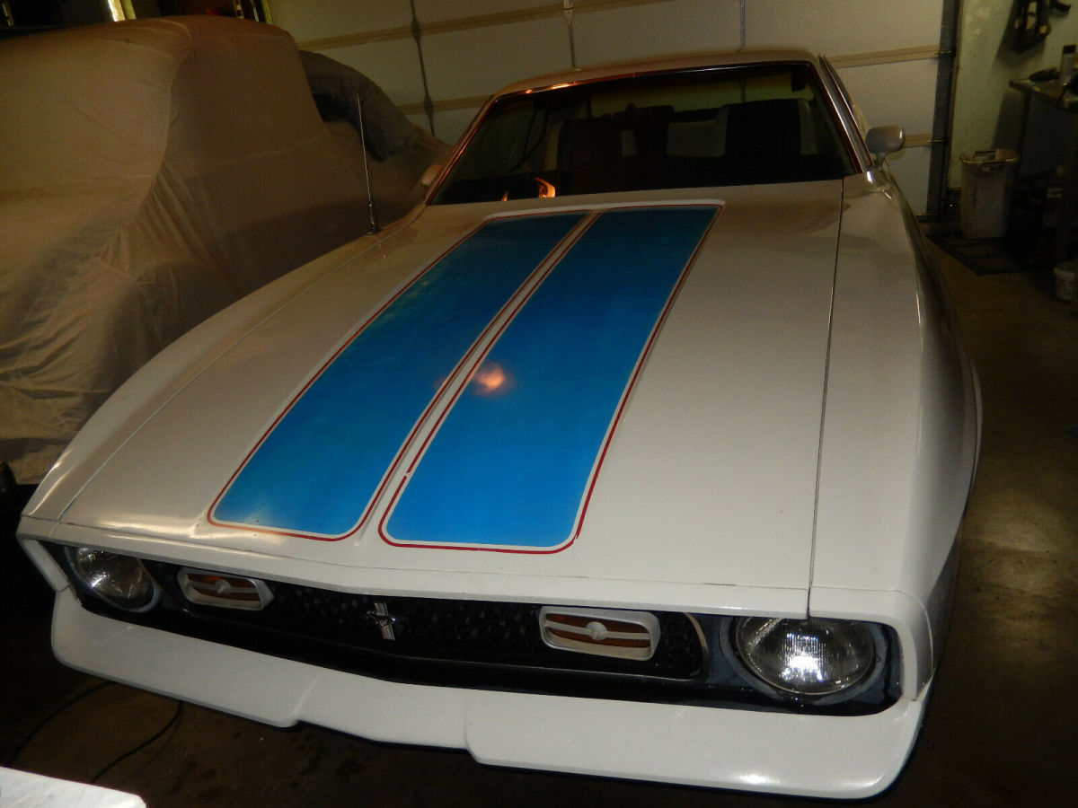 1972 White Ford Mustang Coupe