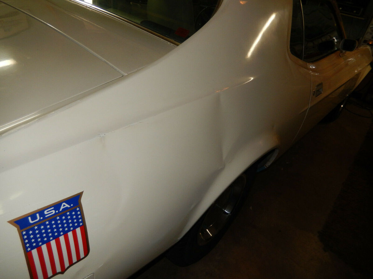 1972 White Ford Mustang Coupe